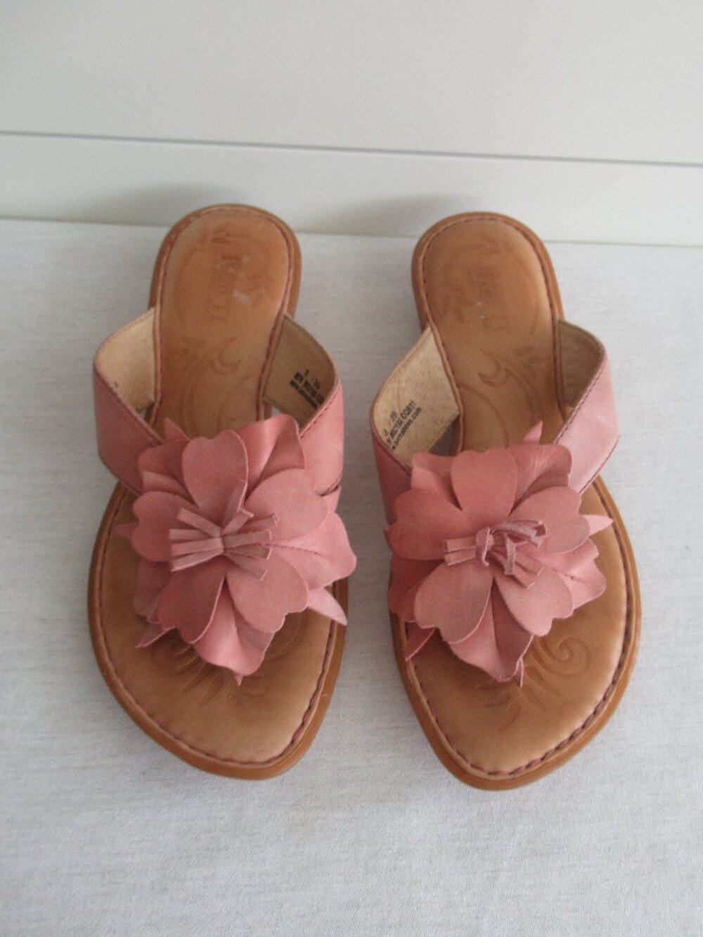 Born Genuine Lather Slide Sandals Womenβs Size 8 Flower Comfort Flat Pink